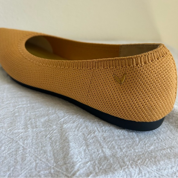 VIVAIA Pointed-Toe Yellow Gold Ballet Flats Aria Size 39 8 Comfortable Office - Picture 4 of 9